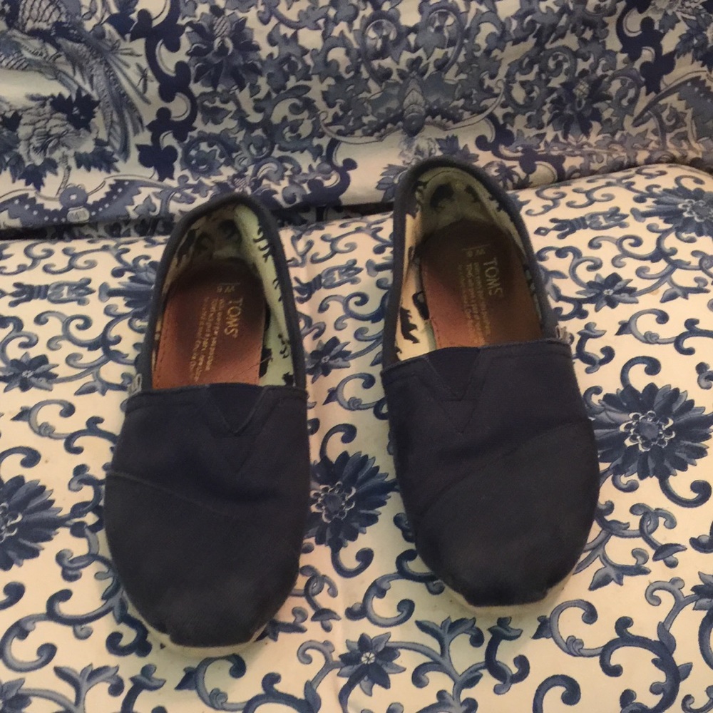 Authentic Toms🤗 shoes. Size 8